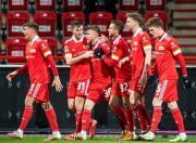 问鼎游戏- 集结日德甲传出新动向；柏林联合更衣室发声；高层表态——引发热议；官宣口径保持一致